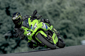 NEW NINJA ZX-4RR - AWAKEN YOUR SUPERSPORT